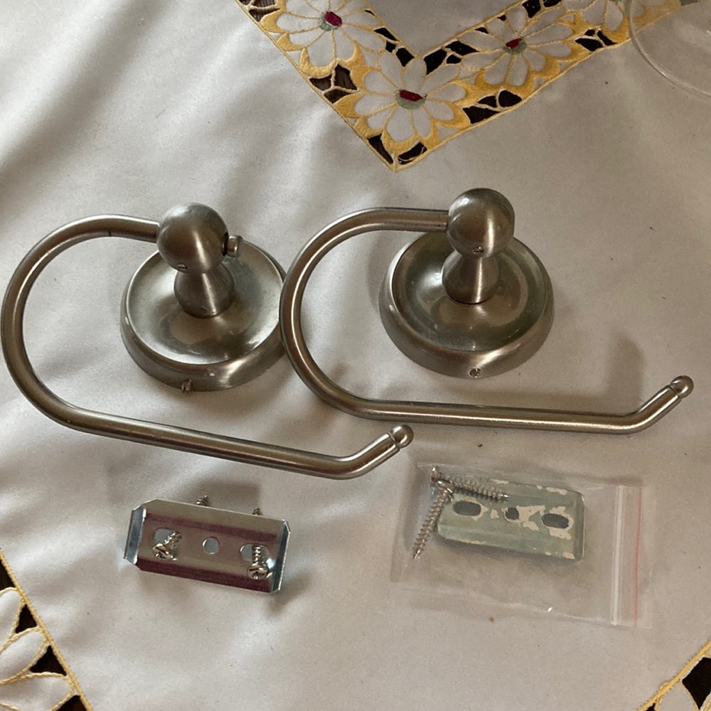 2 Toilet paper holder, satin in color